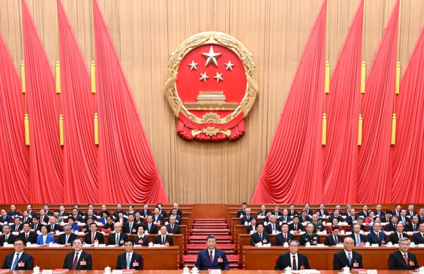 十四届全国人大四次会议在京闭幕 习近平等在主席台就座